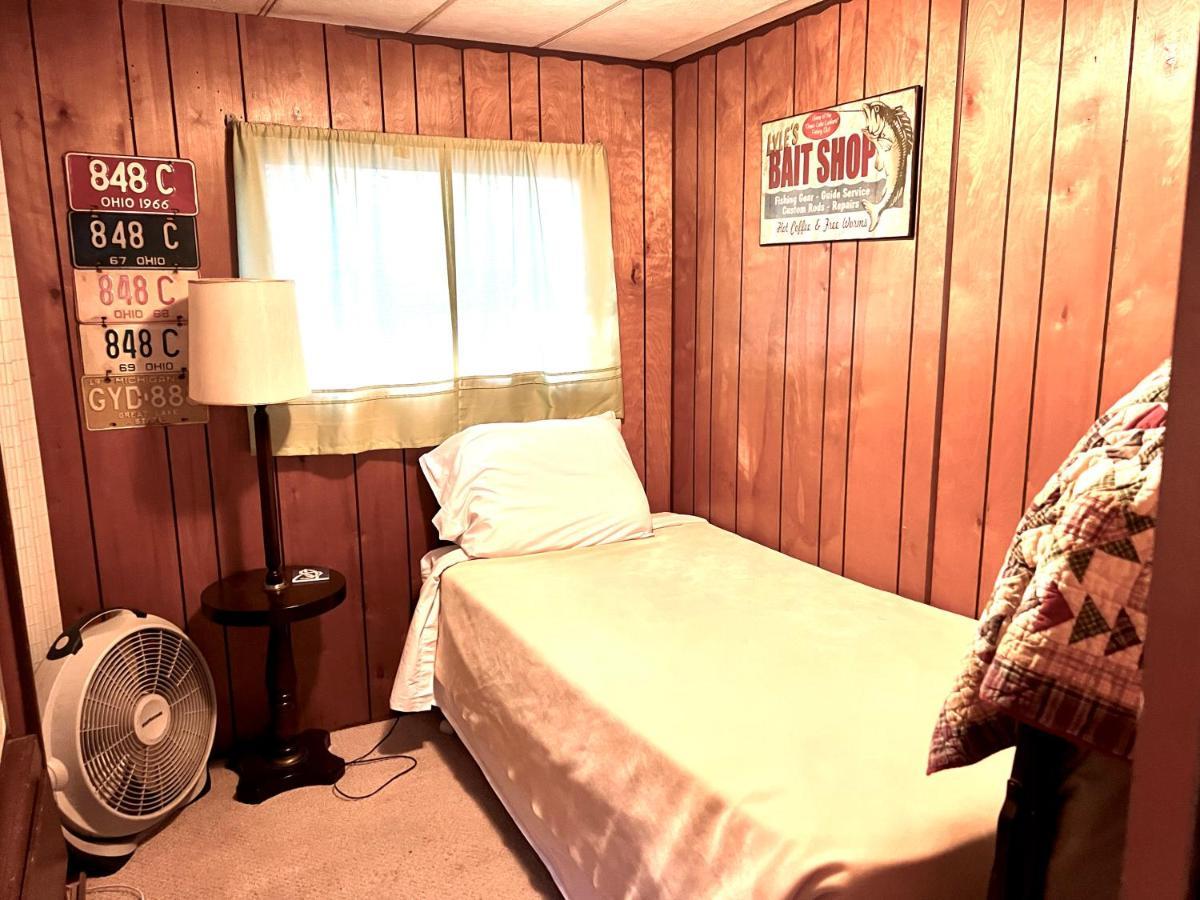 White Caps Motel Port Clinton Buitenkant foto
